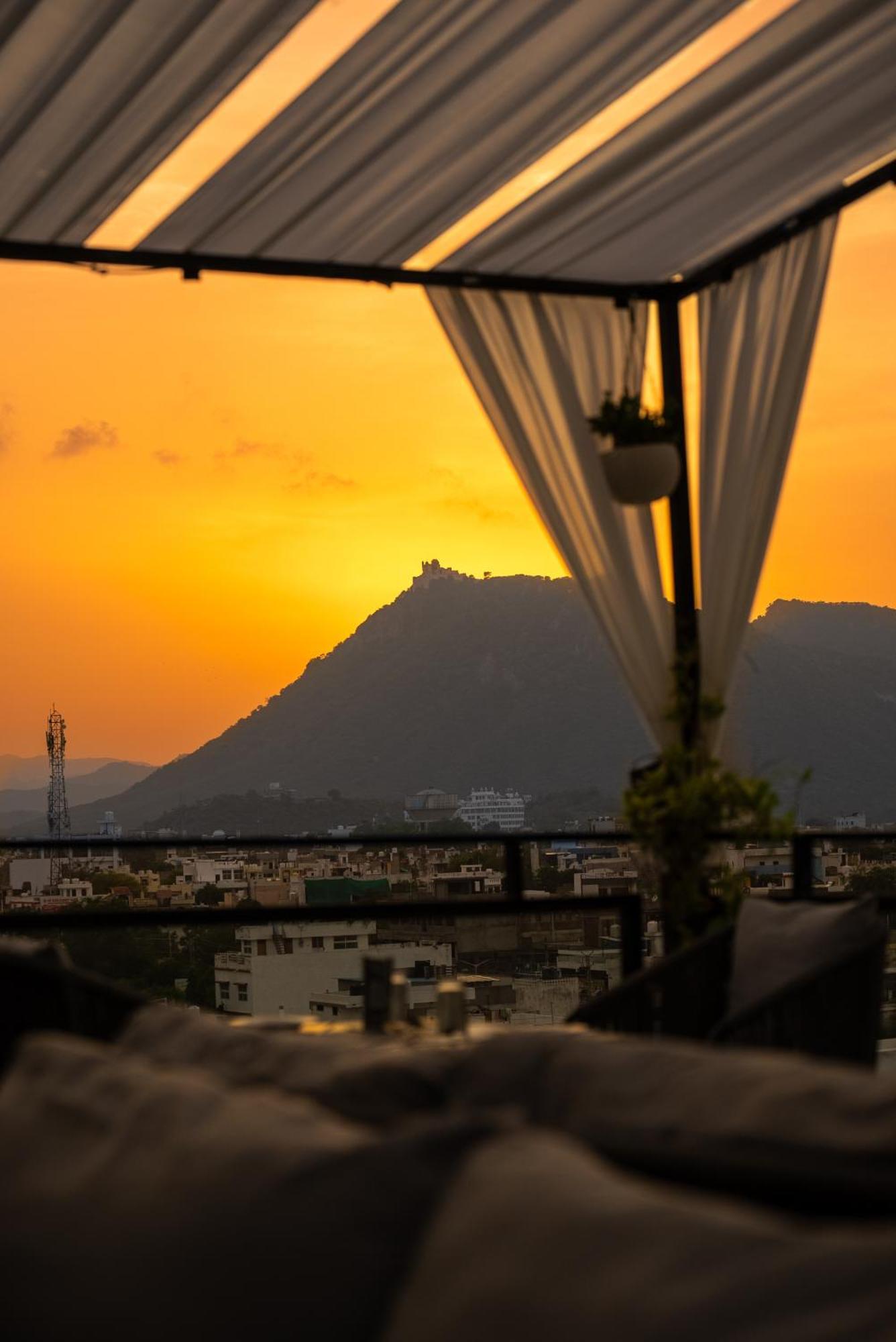 Dheergarh Palace Udaipur Ngoại thất bức ảnh